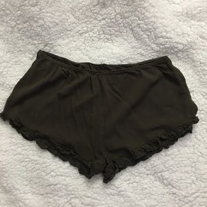 Frill trim shorts